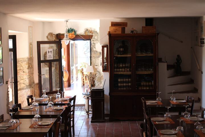 Dining 81 of 199