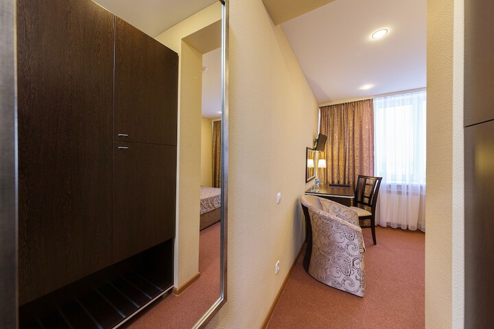 Room 11 of 50