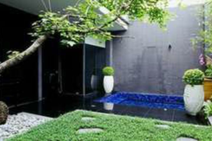 Hotel Exterior 10 of 31