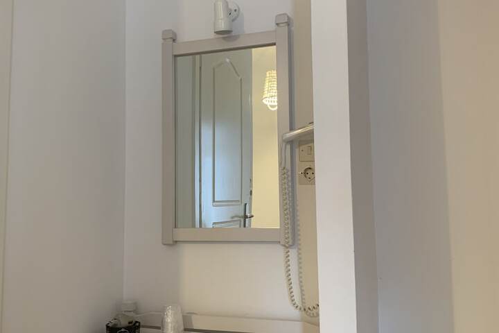 Room 8 of 61