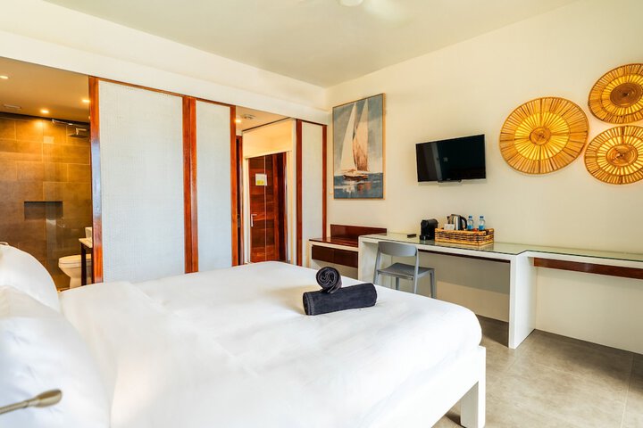 Room 6 of 38