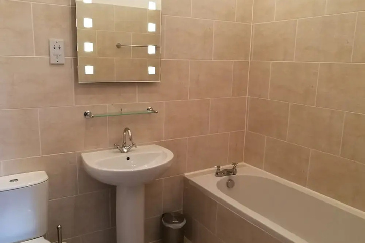 Room 4 of 11