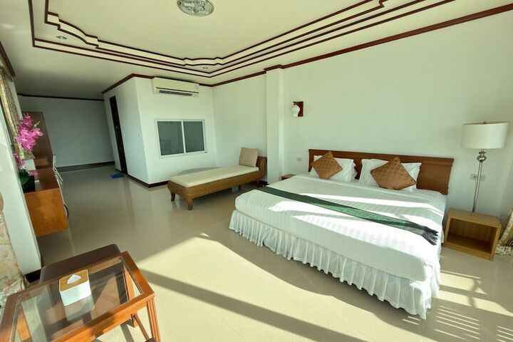 Room 16 of 202