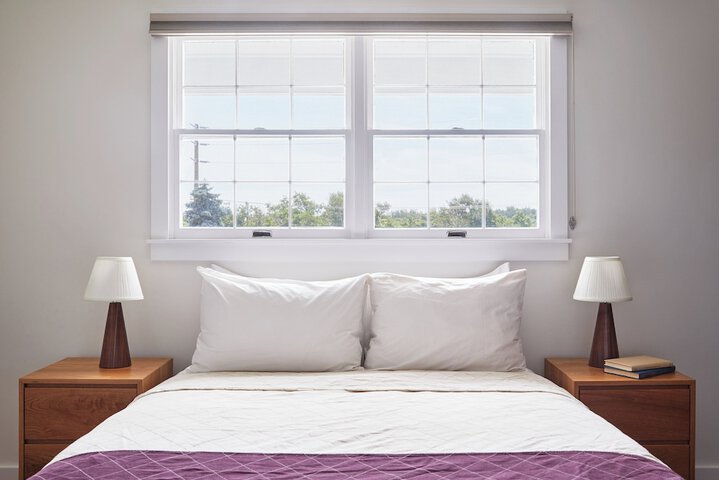 Deluxe King Bed (5 of 17)
