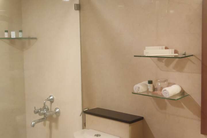 Room 14 of 38