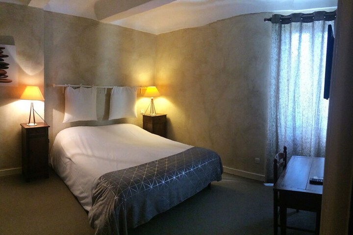 Room 9 of 10