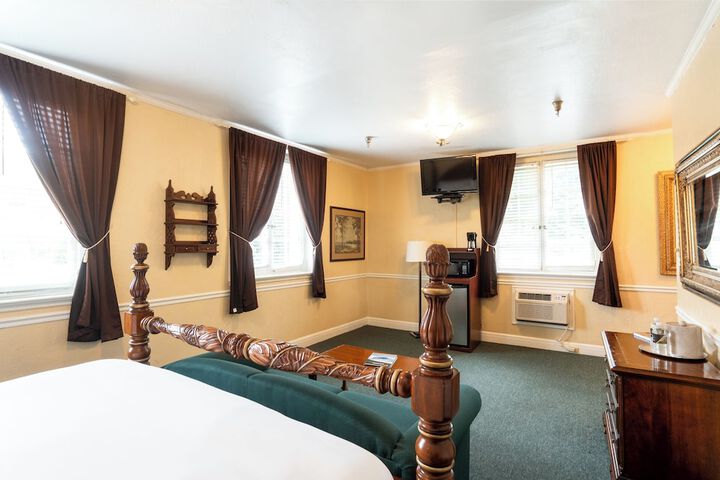 Standard Suite 1 King Bed First Floor (3 of 4)
