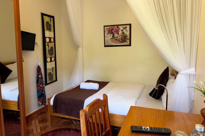 Room 9 of 29