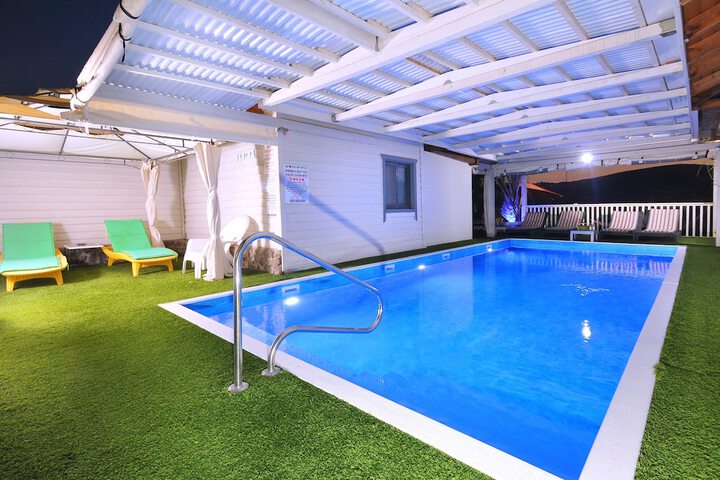 Pool 77 of 110