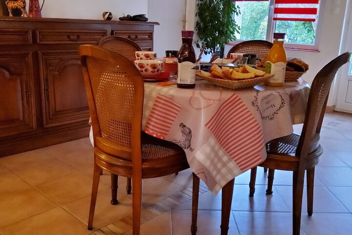 Breakfast/Coffee Service 31 of 39