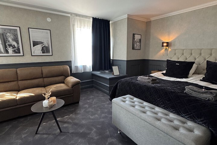 Room 11 of 35