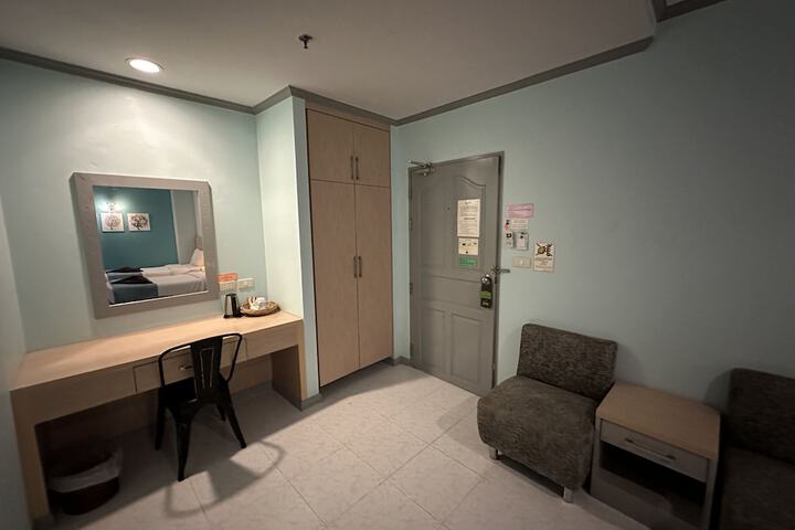 Room 28 of 83