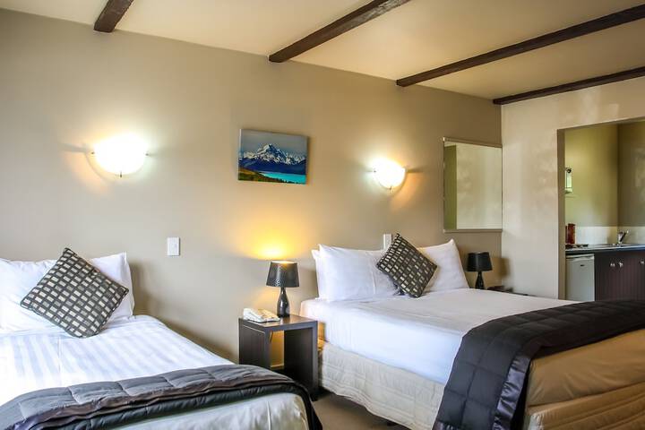 Room 4 of 40