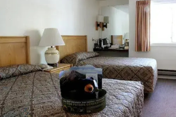 Room 4 of 7