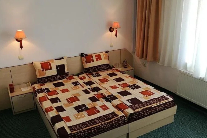 Room 2 of 18