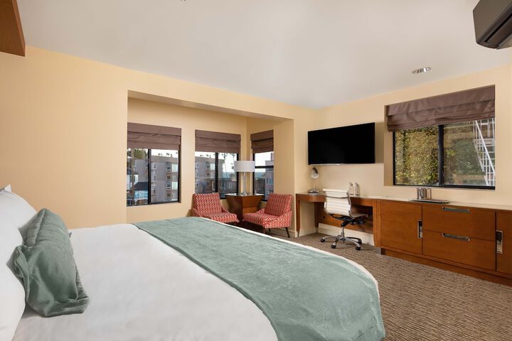 Room 10 of 43