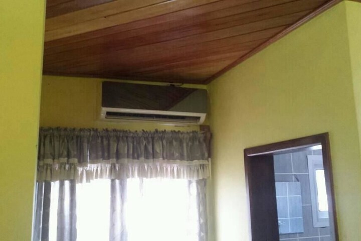 Room 8 of 9