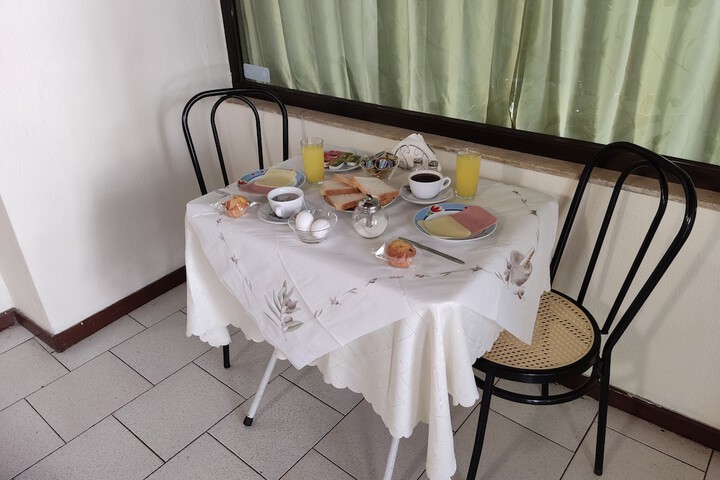 Breakfast/Coffee Service 31 of 34