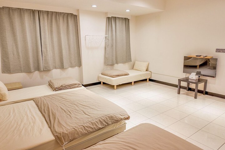 Room 17 of 93