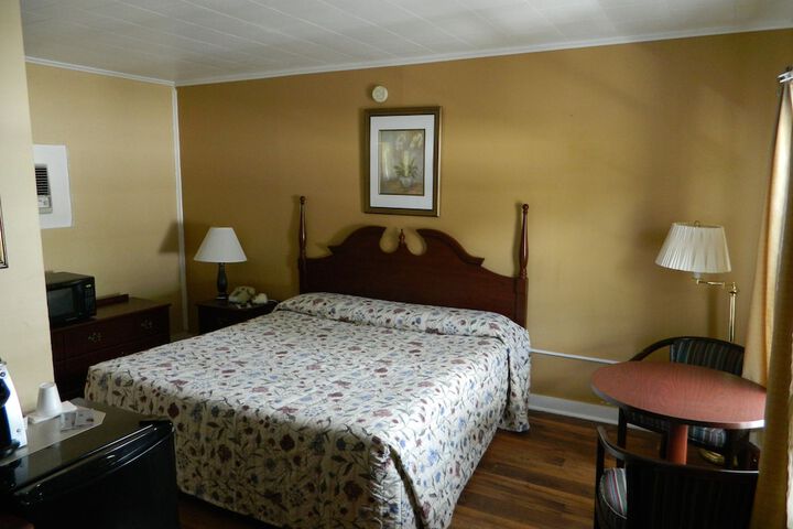 Room 6 of 37