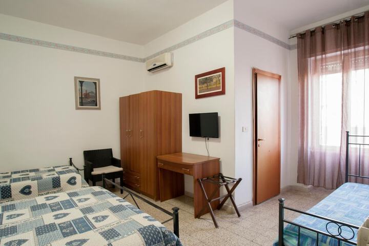 Room 10 of 48