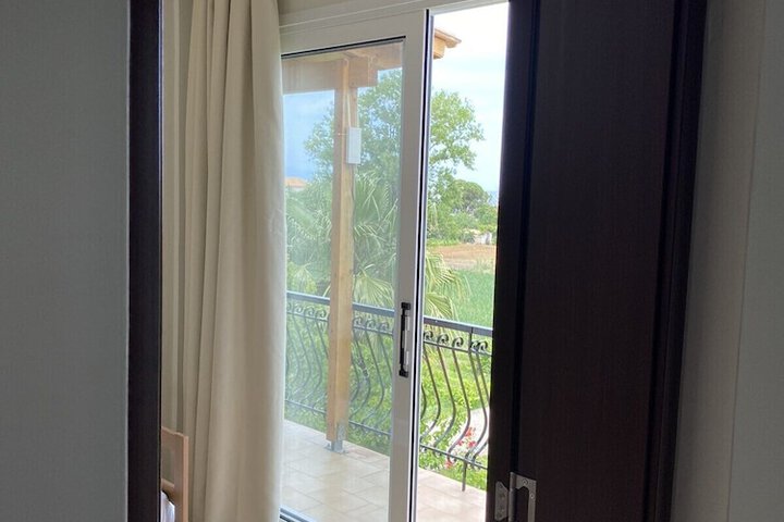Room 32 of 86