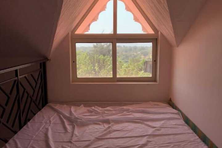 Room 8 of 33
