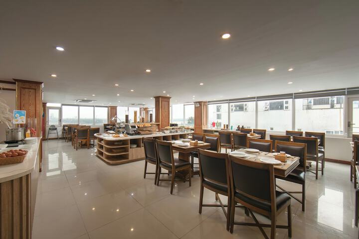 Dining 54 of 72