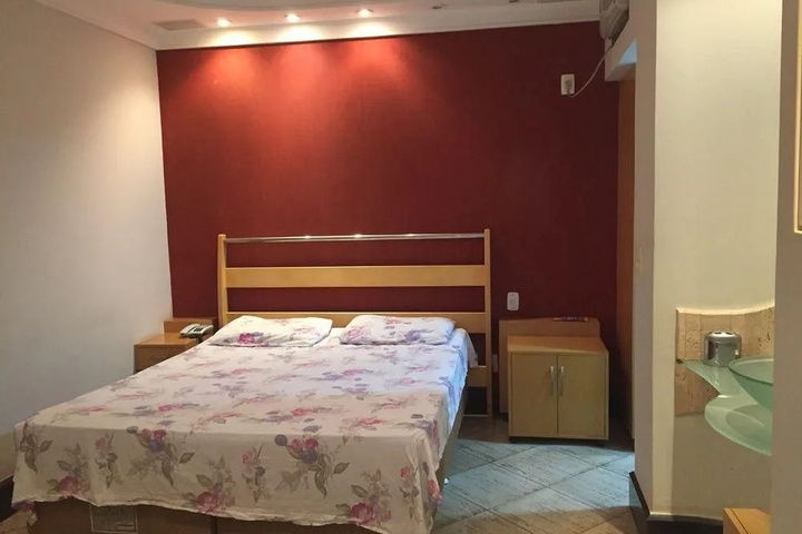 Room 8 of 15