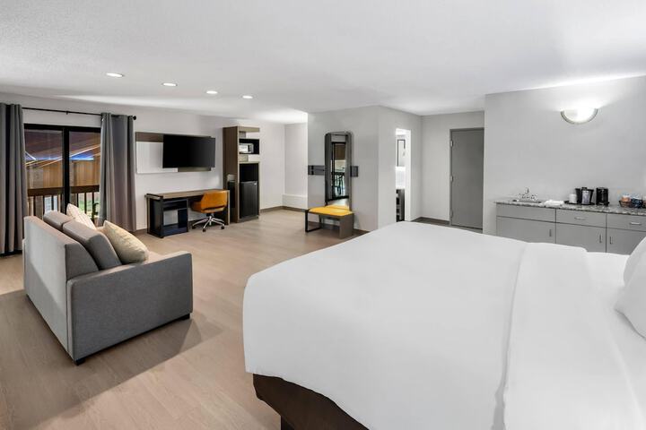Room 15 of 32