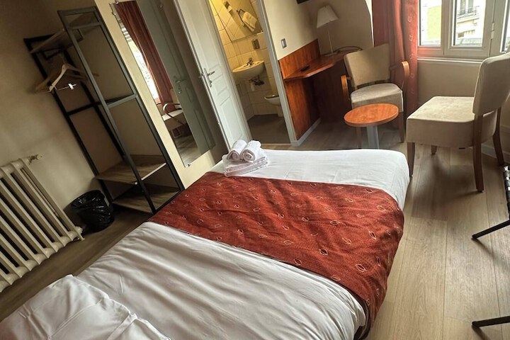 Room 10 of 17
