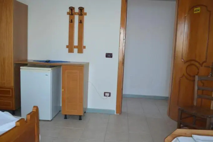 Room 9 of 10