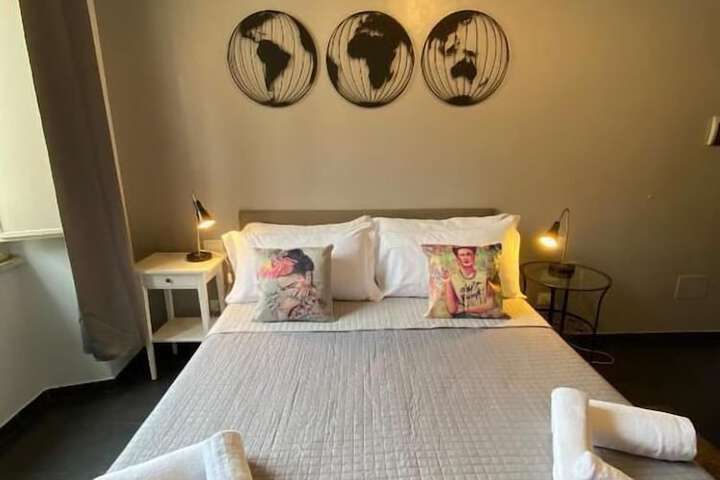 Room 4 of 32