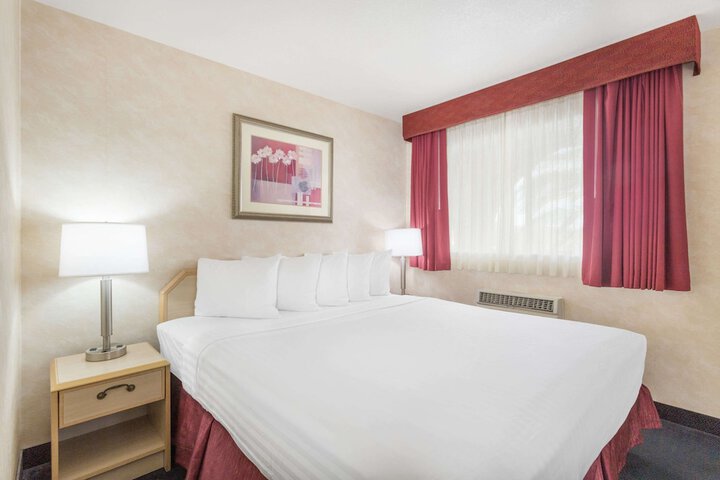 Room 15 of 37
