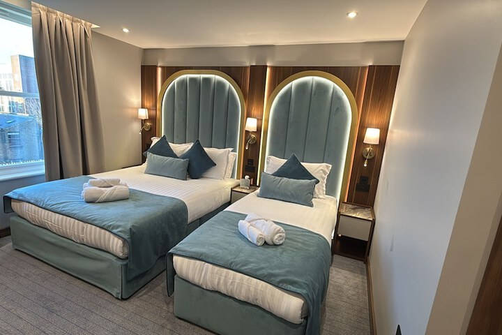 Room 35 of 48