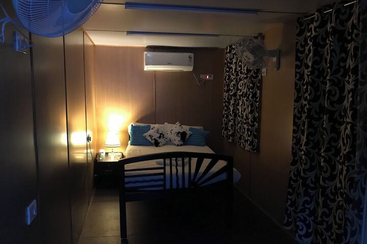 Room 18 of 195
