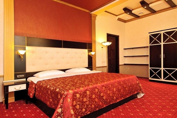 Room 9 of 48