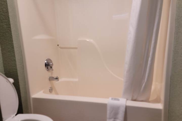 Double Accessible Queen Size Bed (16 of 19)