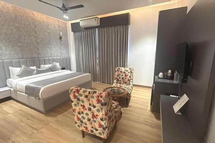 Room 14 of 22