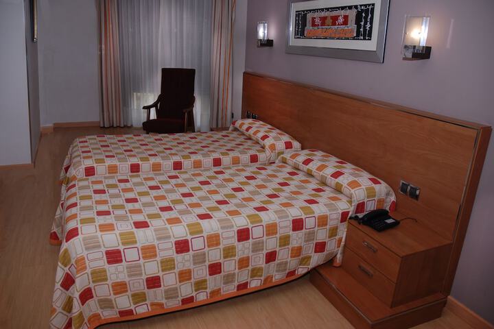 Room 13 of 37