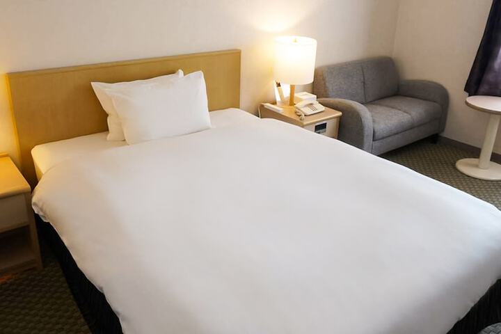Room 5 of 103