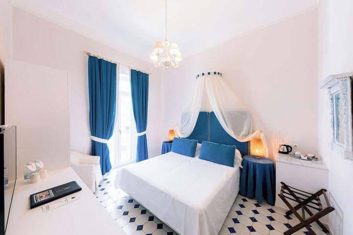 Room 43 of 69