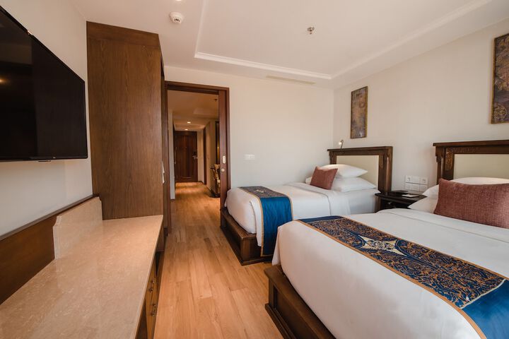 Room 27 of 192