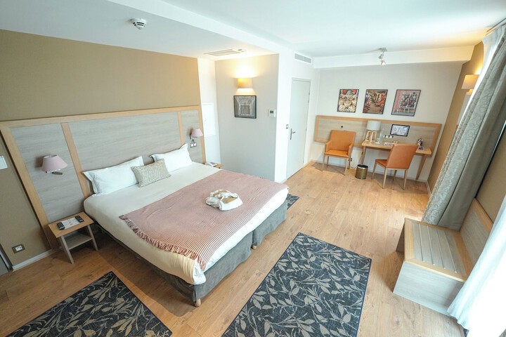 Room 25 of 79
