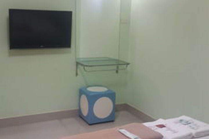 Room 13 of 35