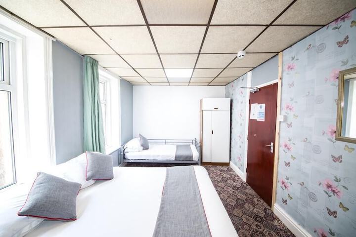 Room 6 of 19