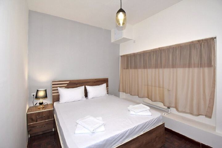 Room 7 of 12