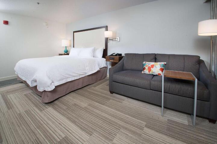 1 King Bed (3 of 18)