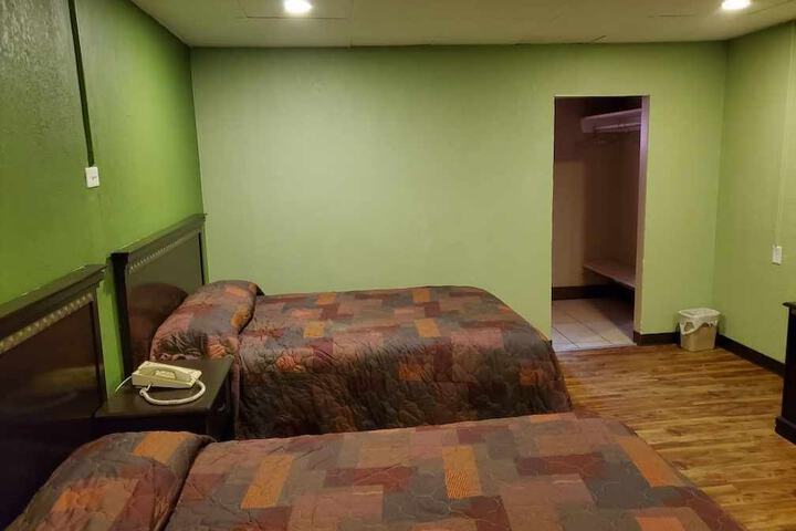 Basic Room 1 Double Bed (1 of 4)