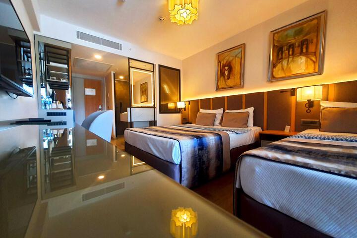Room 3 of 125
